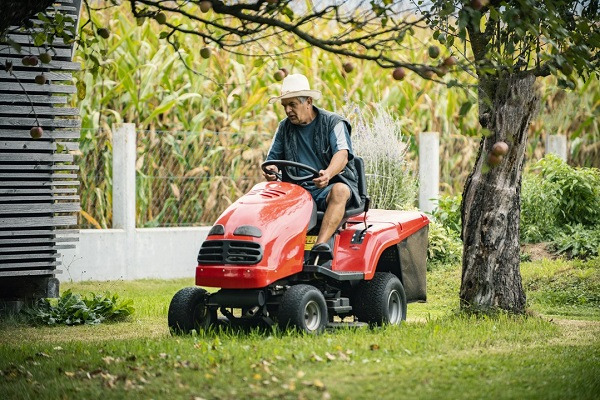 Jakie możliwości dają wielofunkcyjne traktory ogrodowe?